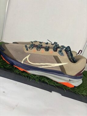 Nike Terra Kiger Trail 9 Hiking Running Shoes Kaki Orange Sneaker Mens Size 10.5